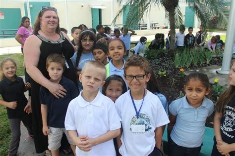 Hollywood Park Elementary School develops gardens 2024