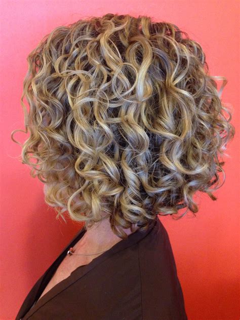 Robin Sjoblom Cubist Cut. #caprisalon #crazyforcurls #devacut Curly ...