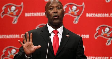 Lovie Smith completes Buccaneers coaching staff | FOX Sports