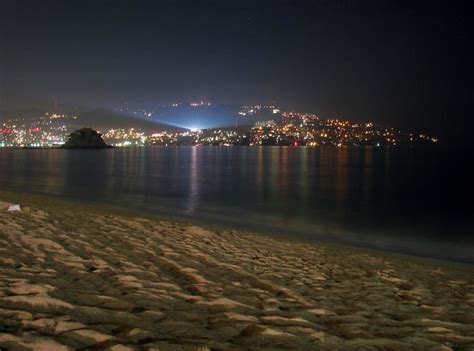 Acapulco at Night | josdamet | Flickr