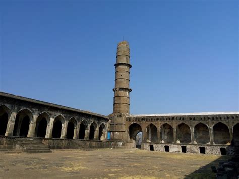 Asirgarh Fort in Burhanpur in Madhya Pradesh | The journey of a thousand miles begins with one step