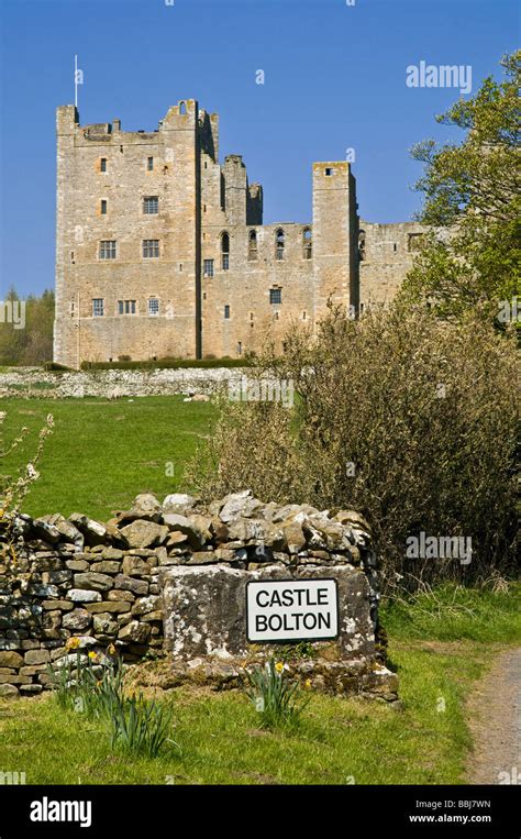 dh CASTLE BOLTON NORTH YORKSHIRE Bolton castle Wensleydale Yorkshire ...