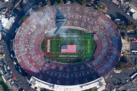 Freaking awesome photo of the B-2 Stealth Bomber doing the Rose Bowl ...