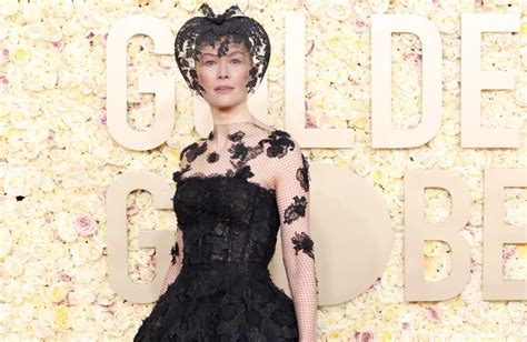 Rosamund Pike at the Golden Globe awards