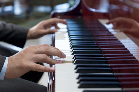 Sustain Pedal Tutorial for Keyboard & Piano - Learn To Play Music Blog