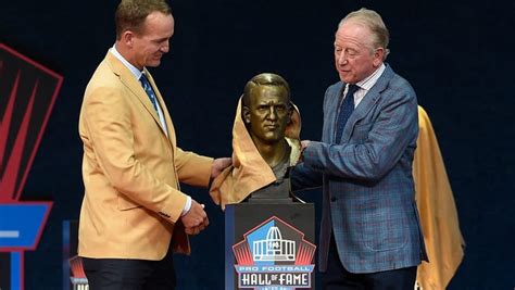 See what Peyton Manning's Pro Football Hall of Fame bust looks like