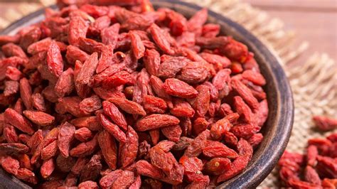 How To Eat Dried Wolfberries - Recipes.net