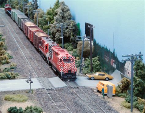 Atlas Model Railroad Co. - Wide aisles vs narrow shelf layouts | Model train scenery, Model ...