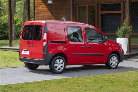 New Nissan NV250 small van replaces NV200 with more choice | Parkers