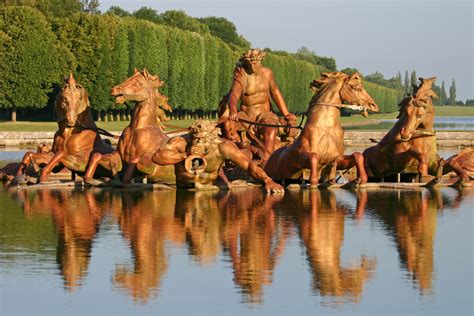 Versailles guided tour with small group & Pick-up from Paris 2024