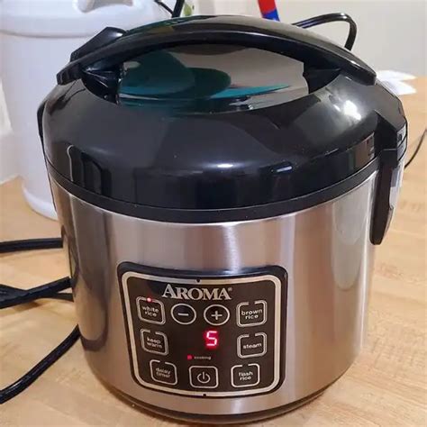 Aroma Housewares 8-Cup Rice Cooker (Tested & Reviewed)