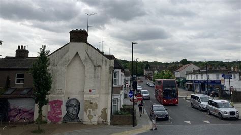 Elizabeth line: Why Abbey Wood has high hopes - BBC News