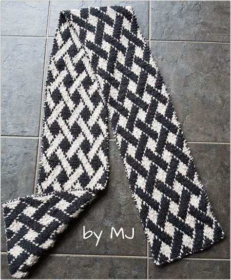 Double Sided Knitting. by MJ free pattern http://jaumatai.jimdo.com/charts-und-pattern/dou ...