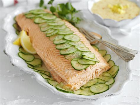 Poached salmon with cucumber slices and mango mayonnaise