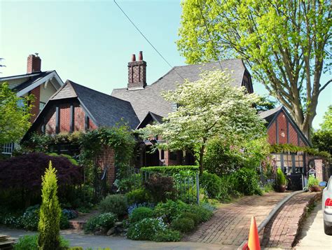 File:Brick House Beautiful - Portland Oregon.jpg - Wikimedia Commons