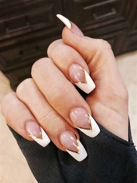 Coffin shaped French tip with gold metallic V strips 👸🏼 | Kylie jenner nails, Nails, Beautiful ...