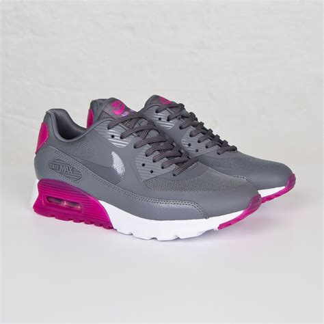 Nike Women's Air Max 90 Ultra Essential - Cool Grey / Fuchsia Flash ...