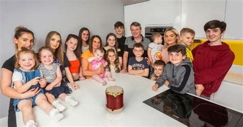 Britain's biggest family the Radfords land new reality show 22 Kids and Counting - Mirror Online