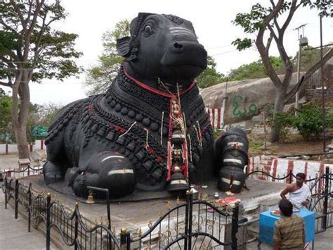 Sri Chamundeshwari Temple, Mysore - Info, Timings, Photos, History