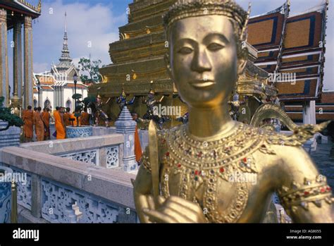 Statue in Grand Palace Bangkok Stock Photo - Alamy