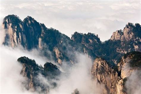 2-Day Huangshan Mountain Sunset Climb & Sunrise Camp Guided Tour from Hangzhou