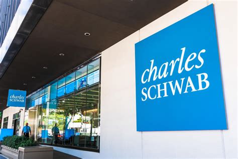 Charles Schwab is a fan of the millennial financial independence trend