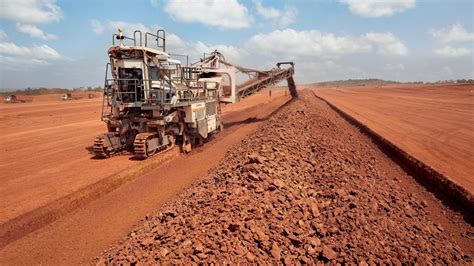 Safe Bauxite Mining in Guinea | Job Report | Wirtgen