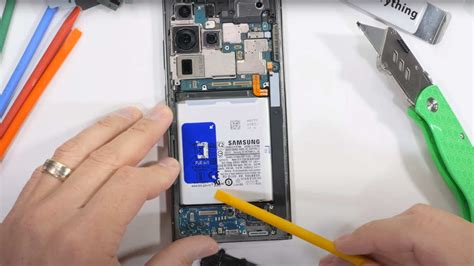 The Surprising Discovery of a Removable Battery in the Samsung Galaxy ...