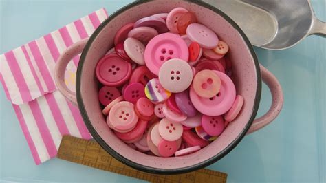 100 Pink Buttons. Assortment of New and Used Buttons. Bulk | Etsy