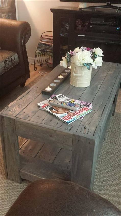 DIY Wood Pallet Coffee Table - Easy Pallet Ideas