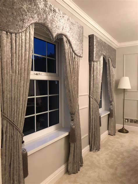 Shaped pelmet & full length curtains | Pelmet designs, Stylish curtains, Curtain decor