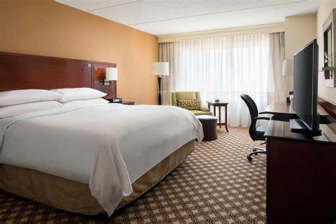 Chicago Marriott Naperville: Naperville hotel accommodations