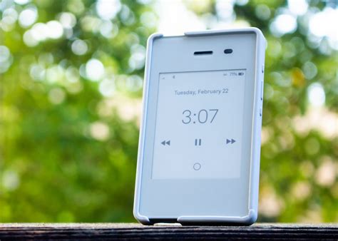 This $300 Minimalist Phone Finally Allows Me to Live in the Moment - CNET