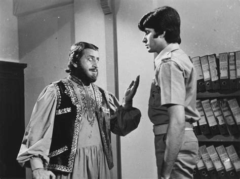 Pran & Amitabh Bachchan | Vintage bollywood, Movie scenes, Bollywood movies