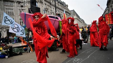 Climate change protests snarl London traffic, 120 people arrested | CBC ...