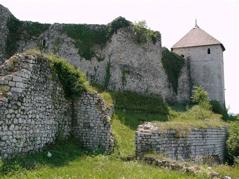 Tešanj Castle v Tešanj