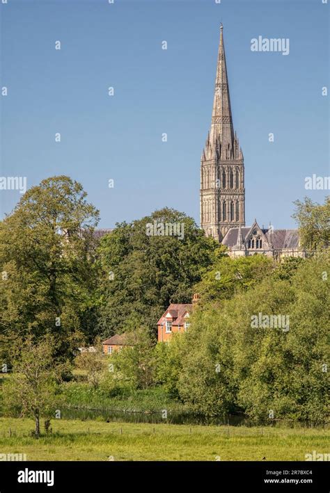 The spire of Salisbury Cathedral Stock Photo - Alamy