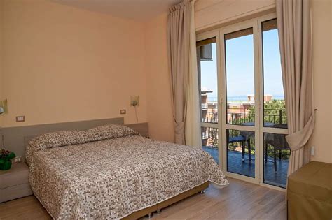 Sorrento centre accommodation | Rooms - English Inn