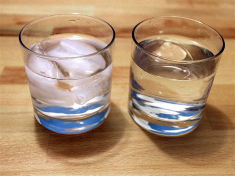 How To Make Perfectly Clear Ice Cubes - Homemaking.com