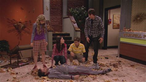 Watch iCarly Season 2 Episode 4: iHurt Lewbert - Full show on CBS All ...