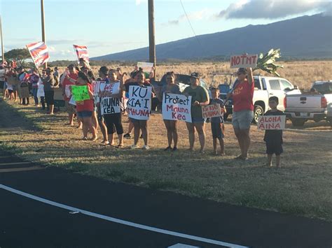 Flipboard: Mauna Kea protest: Hawaiian activists block road in protest of telescope location