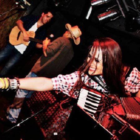 Book Female Accordionist Perth | Scarlett Entertainment