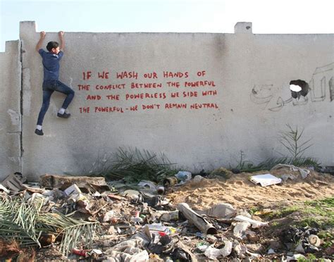 Banksy a Gaza, graffiti tra le macerie - Corriere.it