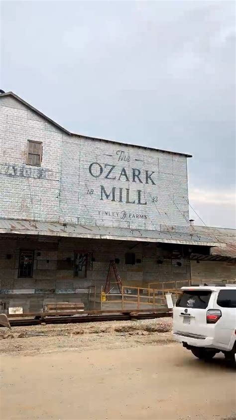 Finley Farms - The Ozark Mill Gets A Sign!