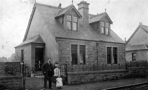 Tour Scotland Photographs: Old Photograph Father And Daughter Larbert Scotland