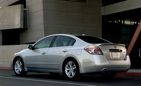 Top Cars: 2010 Nissan Altima Sedan