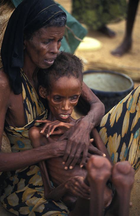 Alfred Yaghobzadeh Photography | The 1992 Somalia famine