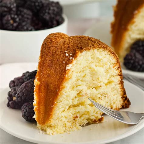 Easy Pound Cake Recipe - Homemade Pound Cake