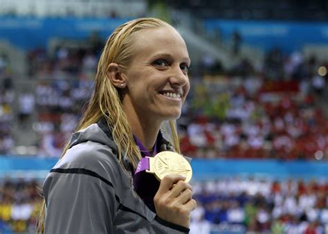 Refocused Dana Vollmer uses big surge to take gold in 100 butterfly