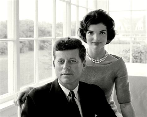 JOHN F. KENNEDY WITH HIS WIFE JACQUELINE "JACKIE" - 8X10 PHOTO (ZZ-055)